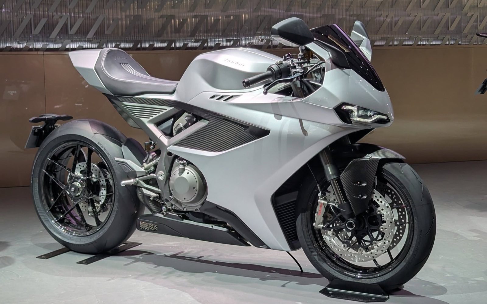 Norton Manx R: A 206 hp V4 and a Famous Name, Reborn From 20,250 Pounds